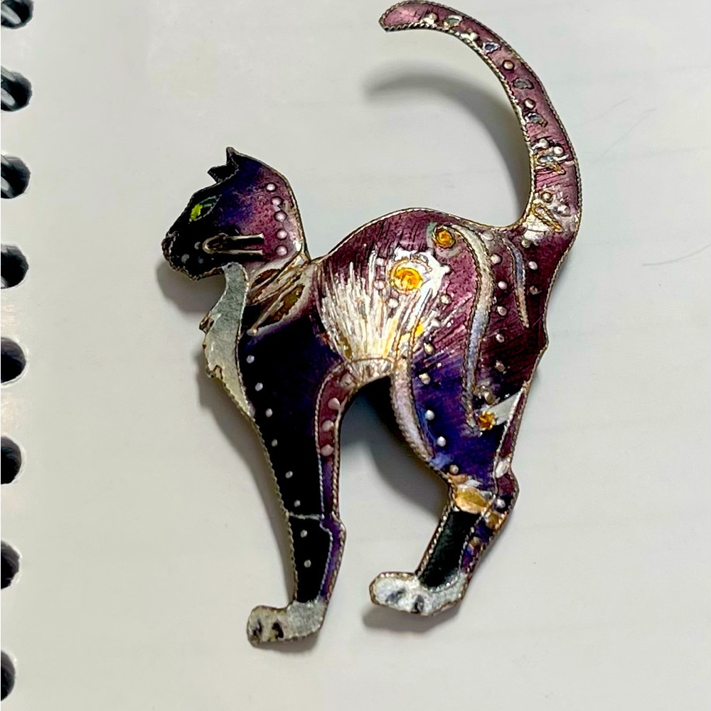Enamel cat brooch